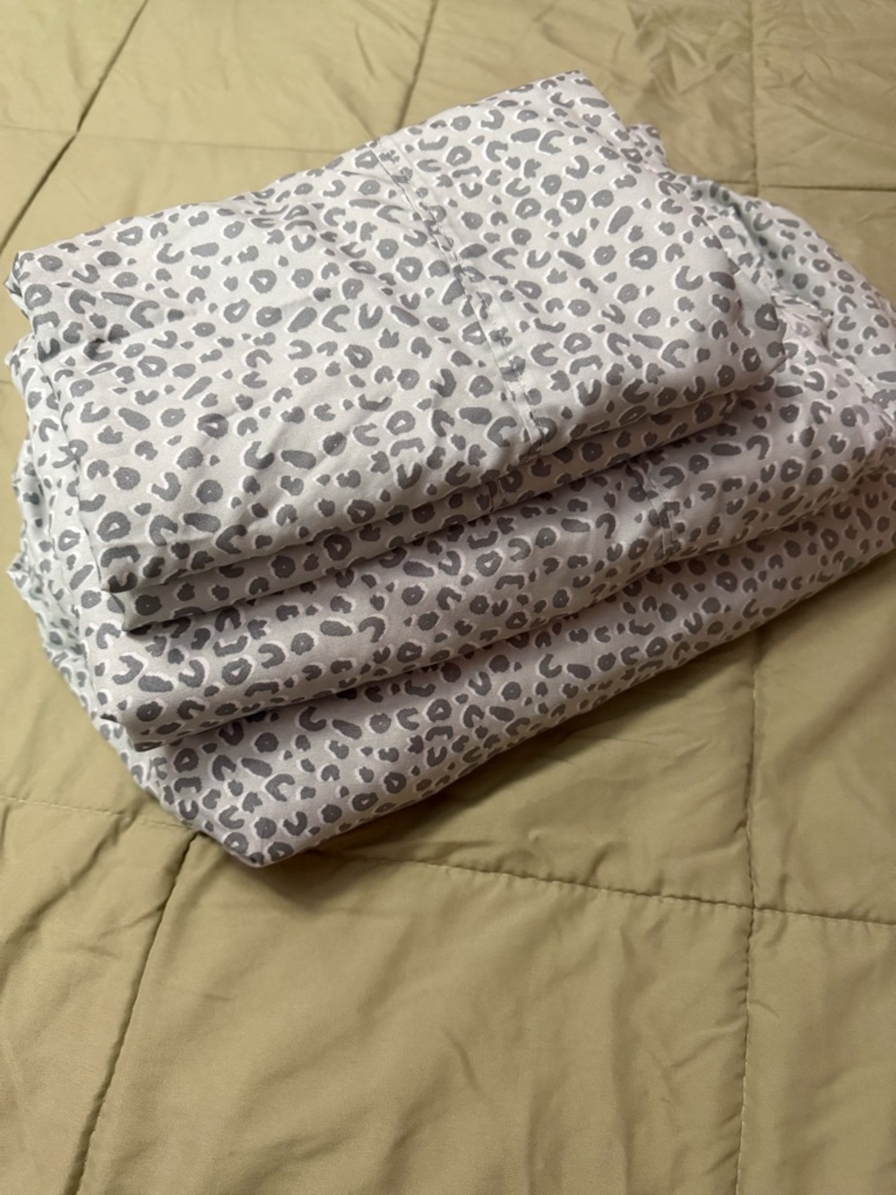 Gray Leopard Print Bedding Set - KING SET OF 4